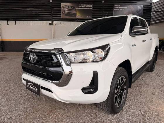 TOYOTA HILUX 2.8 D-4D TURBO DIESEL CD SRV 4X4 AUTOMÁTICO